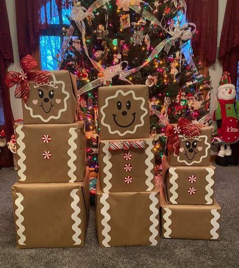 Unique Gift Wrapping Christmas, Christmas Gift Themes, Christmas Wrapping Diy, Christmas Present Boxes, Gingerbread Family, Gingerbread Gifts, Christmas Presents For Kids, Xmas Gift Wrap, Gift Towers