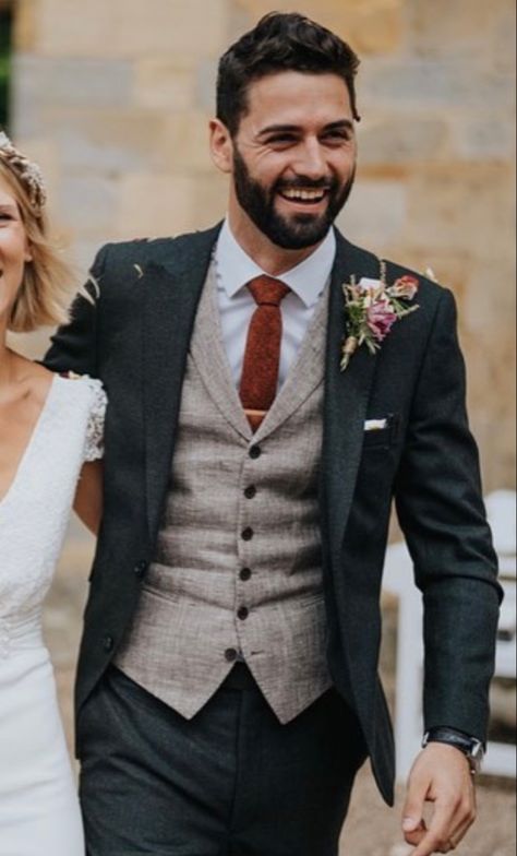 British Wedding Suit, Autumn Wedding Suits Groom, Fall Wedding Groom Suit, Wedding Husband Suit, Charcoal Groom Suit, Autumn Groom Suit, Groom With Vest, Groomsmen Fall Wedding Attire, Mens Elopement Attire