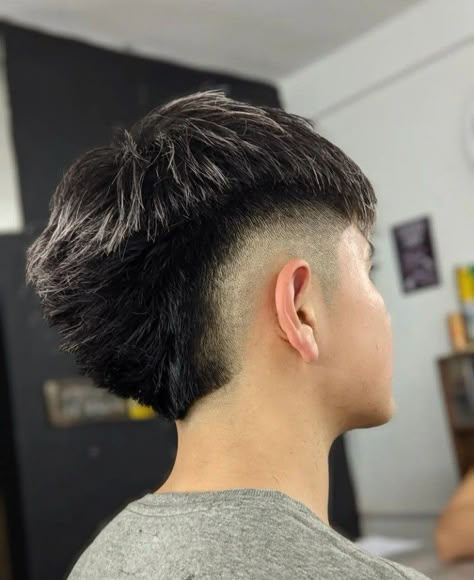 V Haircut Men, Drop Fade Mohawk, Burst Fade With Design, Burst Fade Straight Hair, Mohawk Hairstyles Men Faded Short, Taper Fade Alto, Tape Fade, Low Burst Fade, Burst Fade Mullet