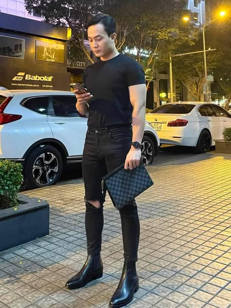 Chelsea Boot Outfit, Black Outfit Men, Chelsea Boots Style, Sport Shirt Design, Gym Outfit Men, Mens Casual Dress Outfits, Guys Clothing Styles, Disco Outfit, Cool Outfits For Men