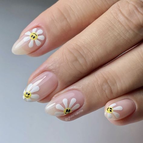 Smiley Flower Nails, Smiley Flower, Flowers Nails, Floral Nails, Flower Nails, Cool Diy, Nail Ideas, Smiley, Nails