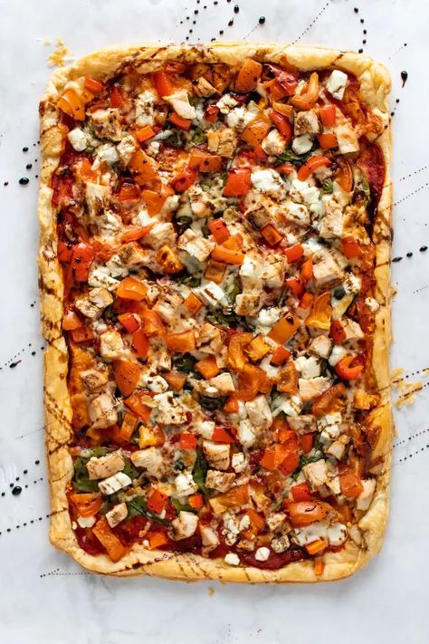 Puff Pastry Pizza | Foodtalk Puff Pastry Dinner, Puff Pastry Recipes Dinner, Recipes Using Puff Pastry, Monthly Meals, Puff Pastry Recipes Savory, Puff Pastry Chicken, Puff Pastry Pizza, Pastry Pizza, Chicken Peppers