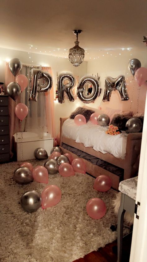 Prom Balloons Proposal, Prom Proposal Room Ideas, Room Promposal Ideas, Romantic Promposal Ideas, Cutest Promposals, Promposal For Boyfriend, Romantic Promposal, Prom Dance Ideas, Prom Proposal Ideas