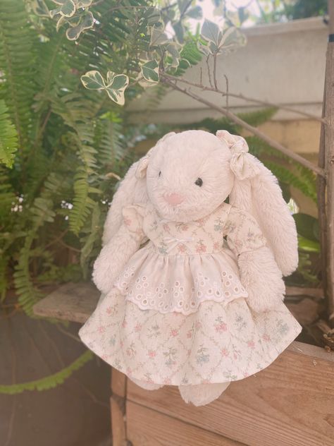 Hello! I'm a dedicated mother who creates dolls and lives fully immersed in the world of handmade crafts. This charming handmade accessory is the perfect gift for your child, designed and hand-sewn by Xanhlahandmade. It's a delightful dress for the Jellycat Rabbit doll, complete with hairpins or a bonnet, tailored specifically for rabbits. The dress features a small plastic button closure at the back. 👗 Materials: Made from linen fabric and allergy-free fiber embroidery thread Size: Custom-made Jellycat Clothes, Jellycat Rabbit, Jellycat Bunny, Dolls Custom, Jelly Cat, Rabbit Dress, Rabbit Doll, Hair Bow Sets, Bunny Outfit