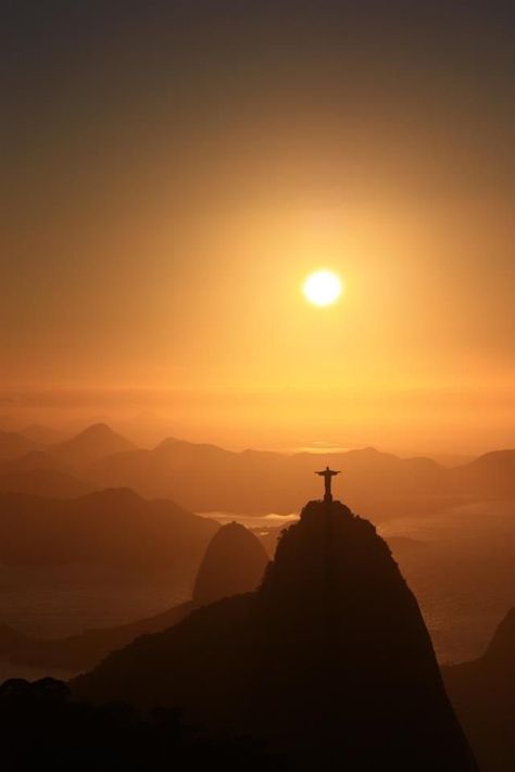 Sunrise Landscape Photography, Jesus Background, Christ The Redeemer Statue, Dark Summer, Church Media Design, Cross Wallpaper, Rio Brazil, Sunrise Landscape, Christ The Redeemer