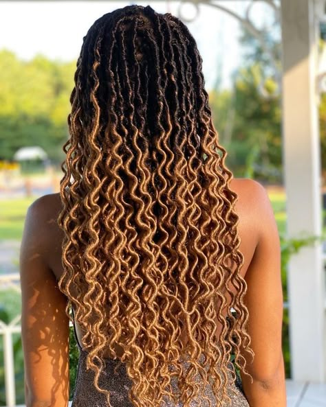 Faux Locs Curly Ends Long, Styles For Crochet Faux Locs, Curly Faux Locs Hairstyles, Ombre Goddess Locs, Ombre Faux Locs Black Women, Crotchet Hairstyles With Braids, Crochet Dreads Faux Locs, Locs Crochet Hairstyles, Ombre Locs Black Women