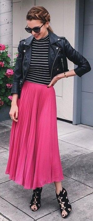 Fuschia Pleated Skirt Outfit, Hot Pink Pleated Skirt Outfit, Fuchsia Skirt Outfit, Pink Pleated Skirt Outfit, Skirt With Tshirt, Pink Bags Outfit, Maxi Skirt Work, Blush Blazer, Magenta Skirt