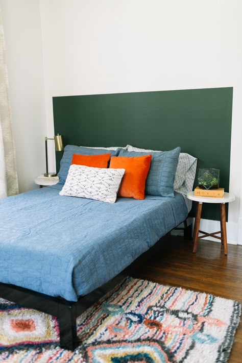 3 ways to transform any room using color! Faux Headboard, Painted Headboard, Cheap Wall Decor, Quirky Home Decor, Perfect Bedroom, Remodel Bedroom, Retro Home Decor, Cheap Decor, Home Decor Kitchen