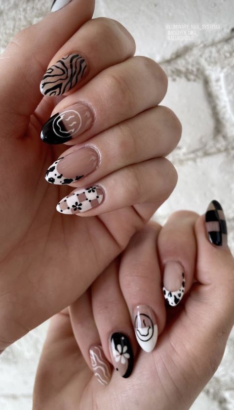 Perfect Manicure, Grunge Nails, Pretty Nail Art Designs, Spooktacular Halloween, Cute Gel Nails, Halloween Nail Designs, Short Acrylic Nails Designs, Halloween Nail, Fire Nails