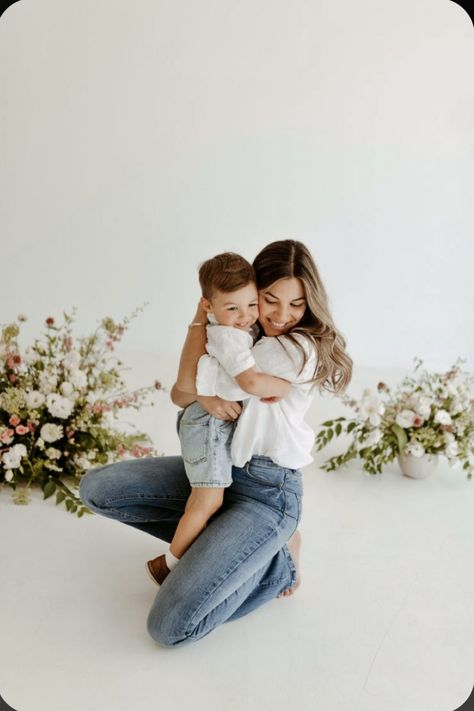 Mommy Son Pictures, Mom And Me Photos, Mommy Daughter Photoshoot, Mother Son Photos, Son Photo Ideas, Family Photo Studio, Motherhood Photos, Mother Baby Photography, Boho Mother