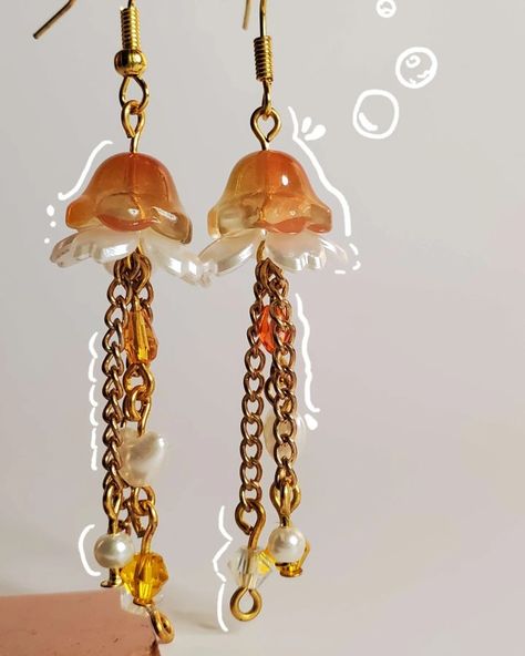 Orange beaded jellyfish earrings Orange Beaded Jewelry, Jelly Fish Earrings, Jellyfish Earrings Diy, Beaded Earring Ideas, Homemade Earrings Ideas, Beaded Earrings Aesthetic, Funky Earrings Diy, Jellyfish Earring, Beaded Jellyfish