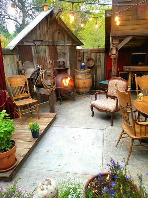 Rustic House Backyard, Rustic Patio Ideas, Western Outdoor Decor, Western Backyard, Rustic Backyard Ideas, Rustic Outdoor Spaces, Rustic Patio, Rustic Backyard, Backyard Sheds