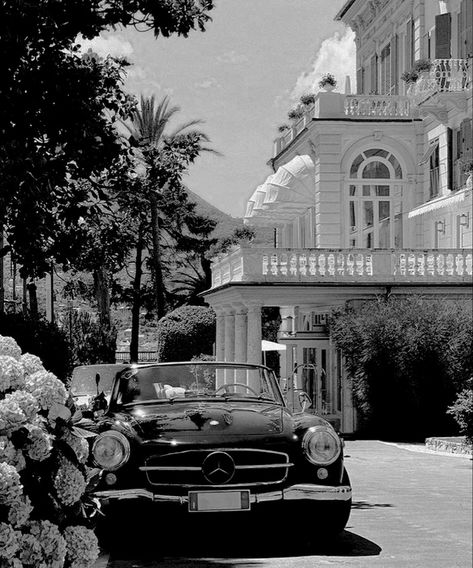 Tom Ford Neroli Portofino, Old Money House, Money Power Glory, Money Icons, Money Pictures, Vintage Soul, Minimal Abstract, France Paris, Black And White Aesthetic