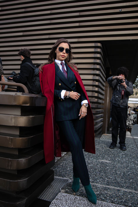 A suit can make a woman feel powerful, confident, and unstoppable. #pittiuomo #italy #florence #style #fashion Elite Fashion Style, Bold Suit Women, Feminine Suit Outfit, Tailored Womens Suits, Hijab Suit Outfit, Powerful Outfits Women, Women In Suits Business, Powerful Women Outfits, Suits Women Outfit