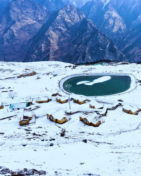 📍Auli Lake | Auli. Uttarakhand Photo Credits: 📸 - @sau_rawat Follow us and use #BackpackerXP 🏞️ Dm us to get featured @BackpackerXP [ snow, mountains, snowfall, trip, tour, beautiful ] #auli #uttarakhand #kalpa #spiti #kinnaur #shimla #manali #himachal #himachalpradesh #himachalpictures #instahimachal #beautifulhimachal #himachaldiaries #himachaltourism #himachali #himalaya #himalayas #himalayasin #himalayangeographic #natgeoindia #travelrealindia #backpackerxp Auli Uttarakhand, Snow Mountains, Shimla, Himachal Pradesh, Himalayan, Photo Credit, Lake, Collage, Travel