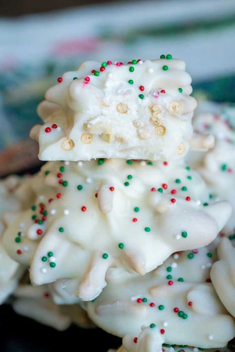 White Chocolate Haystacks | 12 Tomatoes Chocolate Haystacks Recipe, White Chocolate Haystacks, Haystack Candy, Cookies White Chocolate, Chocolate Haystacks, Haystacks Recipe, Chocolate Cranberry Cookies, Easy Christmas Cookies, White Chocolate Cranberry Cookies