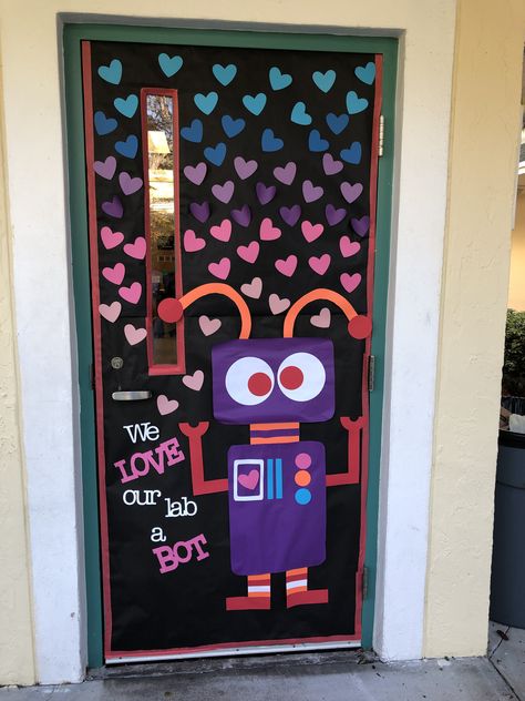 Valentine Science Lab Door Bulletin Board Robot Idea Unicorn Valentine Box Diy, Computer Lab Bulletin Board Ideas, Valentines Door Decorations Classroom, Valentines Day Classroom, Valentines Classroom Door, Robot Classroom, Diy Valentine's Box, Computer Lab Decor, Classroom Door Ideas