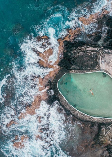 This large saltwater pool is a local favorite, tucked away between apartment buildings on Kona's rocky coast. Admittedly, it isn't the most scenic of pools but the energy is good, and the concept is pretty cool. There is little to no parking along the stretch of Ali'i Road where the pool is located - so if you're arriving by car, best to nab one of the pool's four parking spots. #kona #hawaii Hawaii Trip Planning, Big Island Travel, Waikoloa Village, Green Sand Beach, Hawaii Destinations, Rocky Coast, Hawaii Travel Guide, Hawaii Volcanoes National Park, Hawaii Volcano