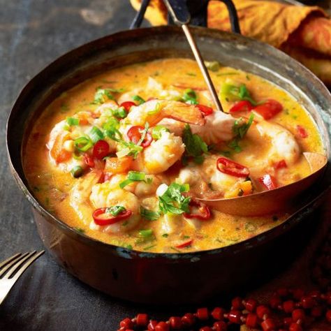 Easy Authentic Moqueca Recipe (Brazilian Seafood Stew) - Gimme Yummy Recipes Dinner Food Photography, Tom Kah, Moqueca Recipe, Soup Shrimp, Brazilian Fish Stew, Prawn Soup, Asian Food Photography, Seafood Stew Recipes, Prawn Curry