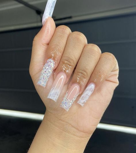 Nails For 17 Birthday, Birthday Nails Bling, Elegant White Nails, Old Money Nails, Money Nails, Graduation Nails, Ombre Acrylic Nails, White Acrylic Nails, Colored Acrylic Nails