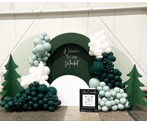 Holiday Balloon Backdrop, Winter Party Photo Backdrop, Christmas Tree Balloon Garland, Christmas Backdrop With Balloons, Christmas Decorations Backdrop, Christmas Home Decor 2023, Christmas Balloon Decorations Backdrop, Christmas Balloon Decoration, Christmas Balloon Backdrop Ideas