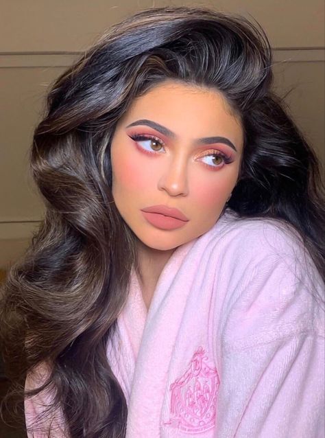 Kylie Jenner Makeup Look, Maquillaje Kylie Jenner, Moda Kylie Jenner, Maquillage Kylie Jenner, Kylie Jenner Makeup Tutorial, Look Kylie Jenner, Jenner Hair, Kylie Jenner Hair, Trajes Kylie Jenner