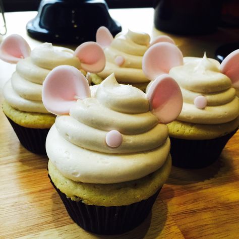 Adorable rat cupcake Rat Party Ideas, Ratatouille Cupcakes, Rat Birthday Party, Rat Themed Birthday, Rat Cupcakes, Mice Cupcakes, Rat Cakes, Rat Birthday, Daycare Treats