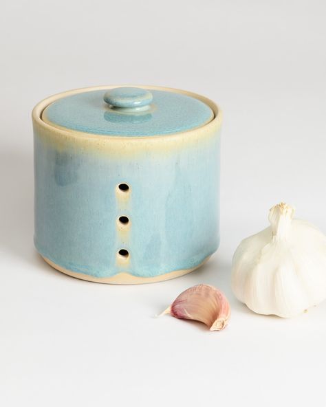 Garlic keepers 🧄🧄🧄 The design matches the butter keepers and salt/sugar pots, for maximum kitchen cuteness. These I will probably make a couple times a year, or by request rather than trying to keep them always in stock. For now, there's a batch available in the online shop 🤓 #studioceramics #modernceramics #colourmyhome #handmadeuk #handmadegift #handmadepottery #colourfulhome #colourfulinteriors #interiorlovers #handemadeceramics #handmadebusiness #tableware #garlickeeper #kitchendecor Garlic Keeper, Diy Keramik, Garlic Head, Notes Gift, Spoon Rests, Chopstick Rest, Decorative Dish, Construction Design, Pottery Wheel