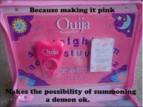 pink Ouija board lol Morbider Humor, Scary Funny, Spirit Board, Humor Hilarious, Ouija Board, The Exorcist, Twisted Humor, Funny Humor, Super Ideas