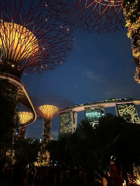 Singapore Rich Life, Singapore Rich Aesthetic, Singapore Night Aesthetic, Singapura Aesthetic, Crazy Rich Asians Movie, Rich Asian Aesthetic, Crazy Rich Asians Aesthetic, Singapore Aesthetic, Asian City