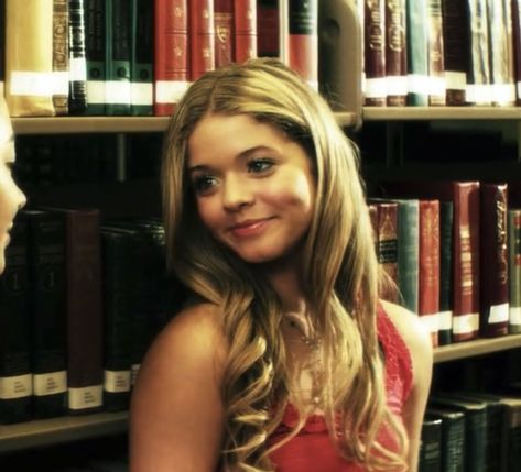 Alison Dilaurentis, Pretty Little Liars, A Woman, Books