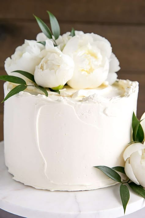 Jess Keys | Simple & Beautiful Wedding Inspiration #wedding #bridal #weddinginspo #weddingdress #weddingvenue #weddingshoes Elderflower Cake, Royal Wedding Cake, Cake With Flowers, Wedding Cake Recipe, Easy Cake Decorating, White Cake, Lemon Cake, Food Cakes, Pretty Cakes