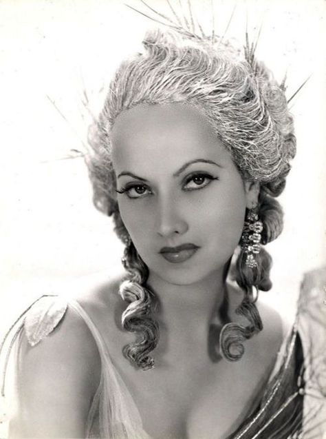 Woman Crush Wednesday: Merle Oberon – Scarlet Pimpernel, Merle Oberon, The Scarlet Pimpernel, Vintage Movie Stars, Jean Harlow, Classic Actresses, Rita Hayworth, Actrices Hollywood, Hollywood Legends