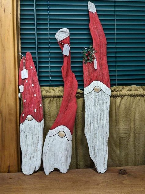 Driftwood Santa, Tree Branch Crafts, Palm Frond Art, Farm Craft, Painted Pinecones, Patchwork Tutorial, Outside Christmas Decorations, Whimsical Art Paintings, Craft Market