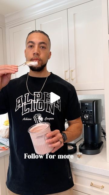 Trent Harrison | Online Fitness Coach for Men on Instagram: "🍓🍌Strawberry Banana Protein Ice Cream Meal Prep!🍓🍌

This is one of my all-time favorite breakfasts! This recipe will meal prep 4 pints for you. You can use it for breakfast, your pre-workout meal, or even a late-night dessert. 

Macros (per pint): 
329 Cals, 42g protein, 30g carbs, 4g fat

🚨What you need🚨 (This makes 4. Cut the recipe in half if you only want 2) 
✅600g of frozen strawberry banana
✅475g of low fat cottage cheese
✅4 Scoop of Hulk Milk Vanilla Protein Powder (Use code TRIZZLEMAN @alpha.lion to save on this protein)
✅Unsweetened Vanilla Almond Milk (use your desired amount depending on how thick you want it)
✅A few pinches of Sea Salt

Here’s how to make it
1️⃣ Add all the ingredients into a blender
2️⃣ Then yo Banana Protein Ice Cream, Trent Harrison, Coach For Men, Night Dessert, Frozen Strawberry, Pre Workout Food, Banana Protein, Protein Ice Cream, Online Fitness Coaching