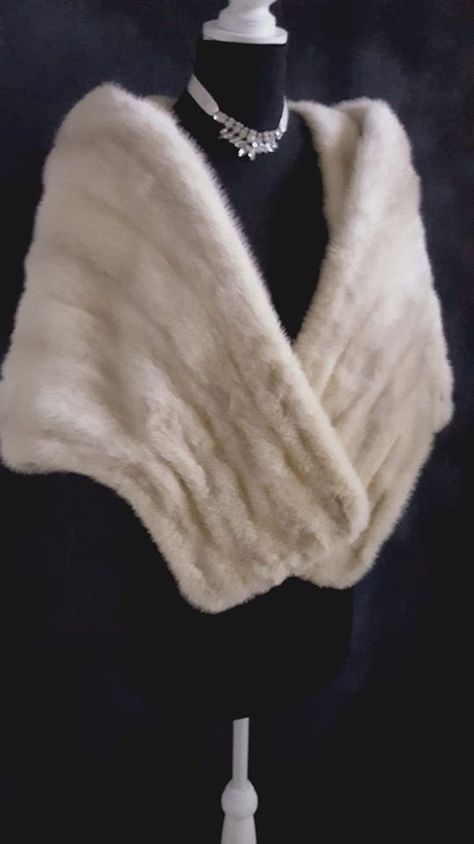 Glamorous Vintage Mink Fur Stole , Ivory Blonde Mink Stole , Old Hollywood Style Fur Wrap , Bridal Fur Shawl , Azurene Mink Wedding Cape Fur Aesthetic, Fur Stole Wedding, Fur Shawl Wedding, Vintage Fur Stole, Mink Stole, Bridal Fur, Wedding Fur, Old Hollywood Style, Great Gatsby Party