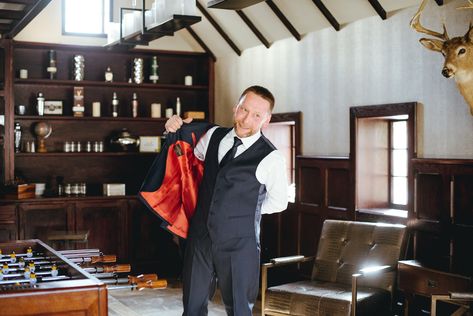 Groomsmen Room Ideas, Grooms Room Getting Ready, Grooms Getting Ready Room, Pavilion Interior, Bridal Suite Room, Groom Getting Ready Photos, Groom Suite, Groom Room, Bridal Dressing Room