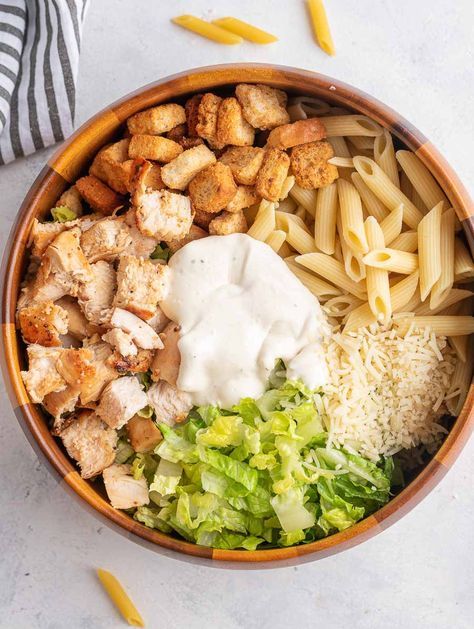 Pasta Ceasar Salad Chicken, Chicken Pasta Lunch Ideas, Ceaser Salad Recipe With Chicken, Pasta Salad Recipes Broccoli, Chicken Ceaser Pasta Salads, Cold Food Recipes, Cold Foods For Lunch, Salad Recipes Broccoli, Healthy Italian Pasta Salad