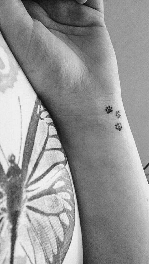 Good First Tattoos, Simple Cat Tattoo, First Time Tattoos, Cat Tattoo Ideas, Tiny Wrist Tattoos, Single Line Tattoo, White Ink Tattoo, Sternum Tattoo, Cute Tattoos For Women