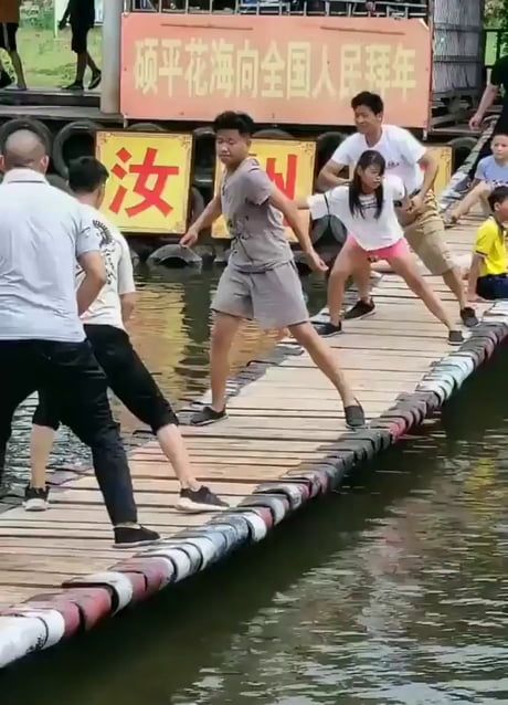 Chinese water bridge swing battle Water Bridge, Bridge Game, Swinging Bridge, Video Caption, People Running, Lower Body Workout, Secret Obsession, Lower Body, Images Gif