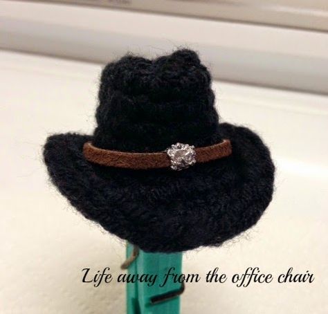 Tiny animal hat Crochet Tiny Cowboy Hat Free Pattern, Mini Cowboy Hat Crochet Pattern Free, Crochet Mini Cowboy Hat Free Pattern, Cowboy Crochet, Mini Cowboy Hat, Mouse Pictures, Kinds Of Hats, Animal Hats, Green Hats