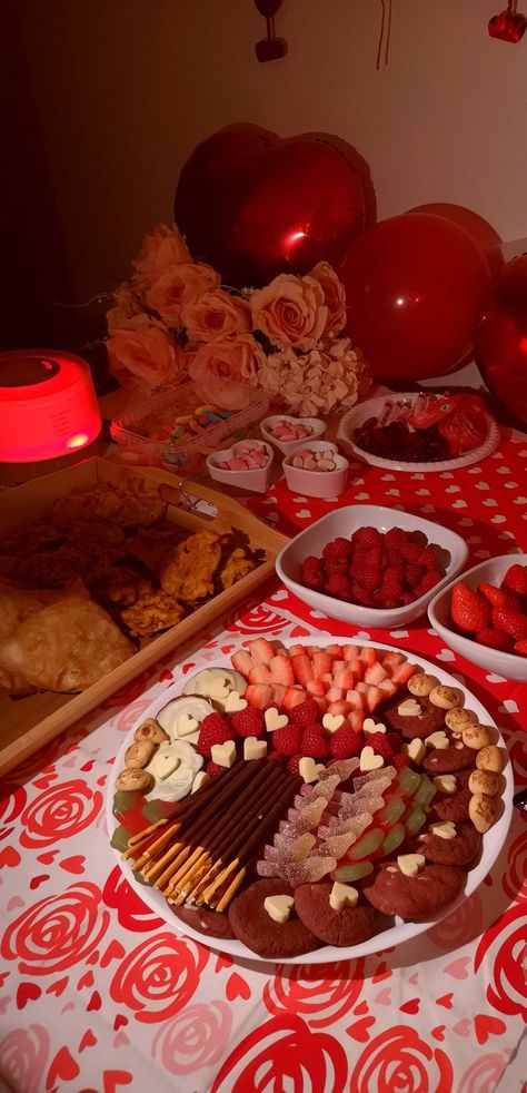 Red Snacks For Party Food Ideas, Red Board Night, Valentines Day Theme Party Food, Red Food Board Ideas, Red Snack Board, Galentines Board Ideas, Red Board Night Food, Sweet 16 Party Ideas Red, Valentines Sleepover Ideas