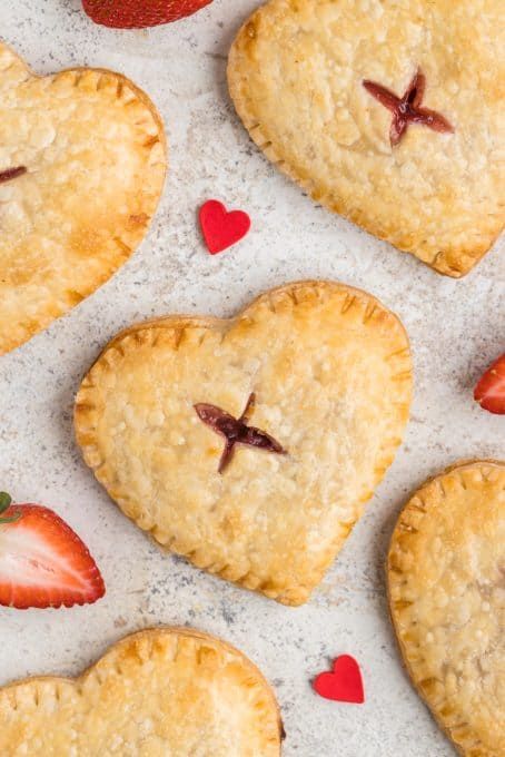 Heart Pastries, Cherry Hand Pies Recipes, Strawberry Hand Pies, Sour Cherry Pie, Cherry Hand Pies, Hand Pie Recipes, Homemade Pie Crust Recipe, Homemade Baking, Strawberry Cream Cheese