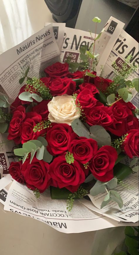 #flowers #fashion #aesthetic #roses Flowers Fashion, Aesthetic Roses, Fashion Aesthetic, Newspaper, Red Roses, Bouquets, Roses, Gift Wrapping, Flowers