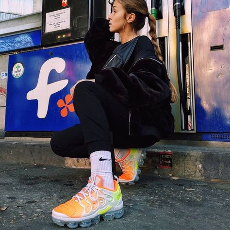 Vapormax Nike Outfit Women, Air Vapormax Plus Outfit, Nike Vapormax Women Outfit, Vapormax Plus Outfit, Air Max Outfit Women, Nike Leggings Outfit, Nike Vapormax Women, Plus Outfits, Nike Hoodie Outfit