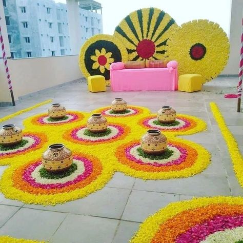 Decoration idea Vana Rasam, Ideas For Terrace, Mehndi Decor Ideas, Haldi Decor Ideas, Haldi Decoration Ideas, Haldi Ceremony Decorations, Haldi Decoration, Small Wedding Decor, Simple Stage Decorations