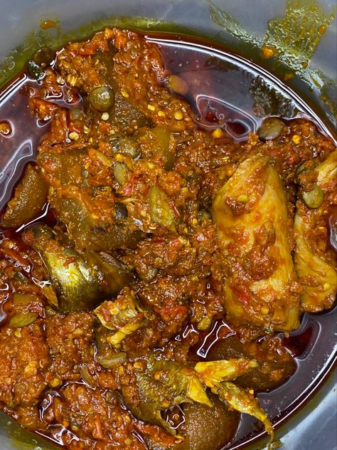 Offals sauce Ofada Sauce, Fruit Ideas, Nigerian Food, Bean Stew, Stew, Good Food, Sauce, Yummy Food, Fruit