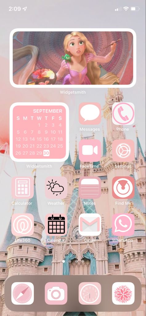 Disney Themed Phone Screen, Ios 16 Home Screen Ideas Disney, Disney Iphone Layout, Disney Homescreen Wallpaper, Disney Home Screen Ideas, Disney Widget Ideas, Disney Widgets Aesthetic, Disney Phone Theme, Disney Iphone Wallpaper Aesthetic