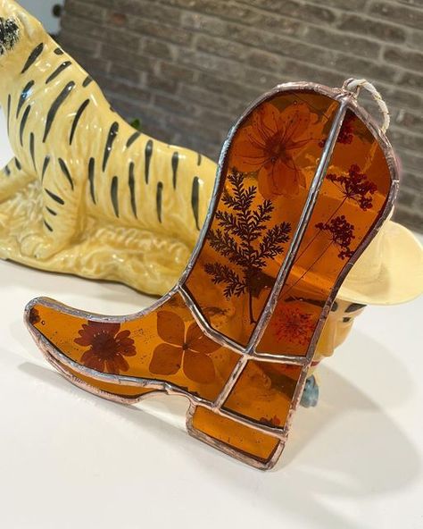 New Stained Glass Ideas, Cowboy Boot Stained Glass Pattern, Stained Glass Horseshoe, Funky Stained Glass Art, Stained Glass Cowboy Boot, Summer Stained Glass Ideas, Small Stained Glass Projects Simple, Spring Stained Glass Ideas, Stained Glass Projects For Beginners