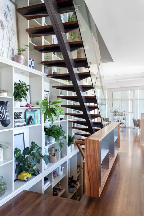 The stair up and down next to the 3 story book shelf Stairs Up And Down, Shelf Stairs, Stair Shelves, Glass Shelves Kitchen, Glass Wall Shelves, Modern People, Glass Stairs, Stairs Ideas, Modern Stairs